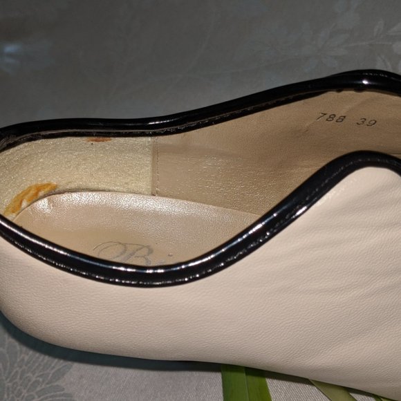 Women's Cream Classic Heels - Picture 8 of 9